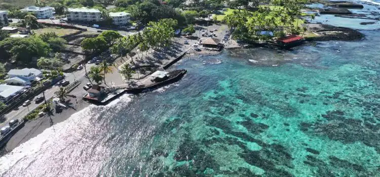 Kahaluu Beach (best for beginners)