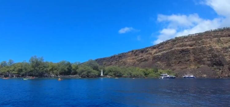 Kealakekua Bay – Captain Cook Monument (best snorkeling overall)